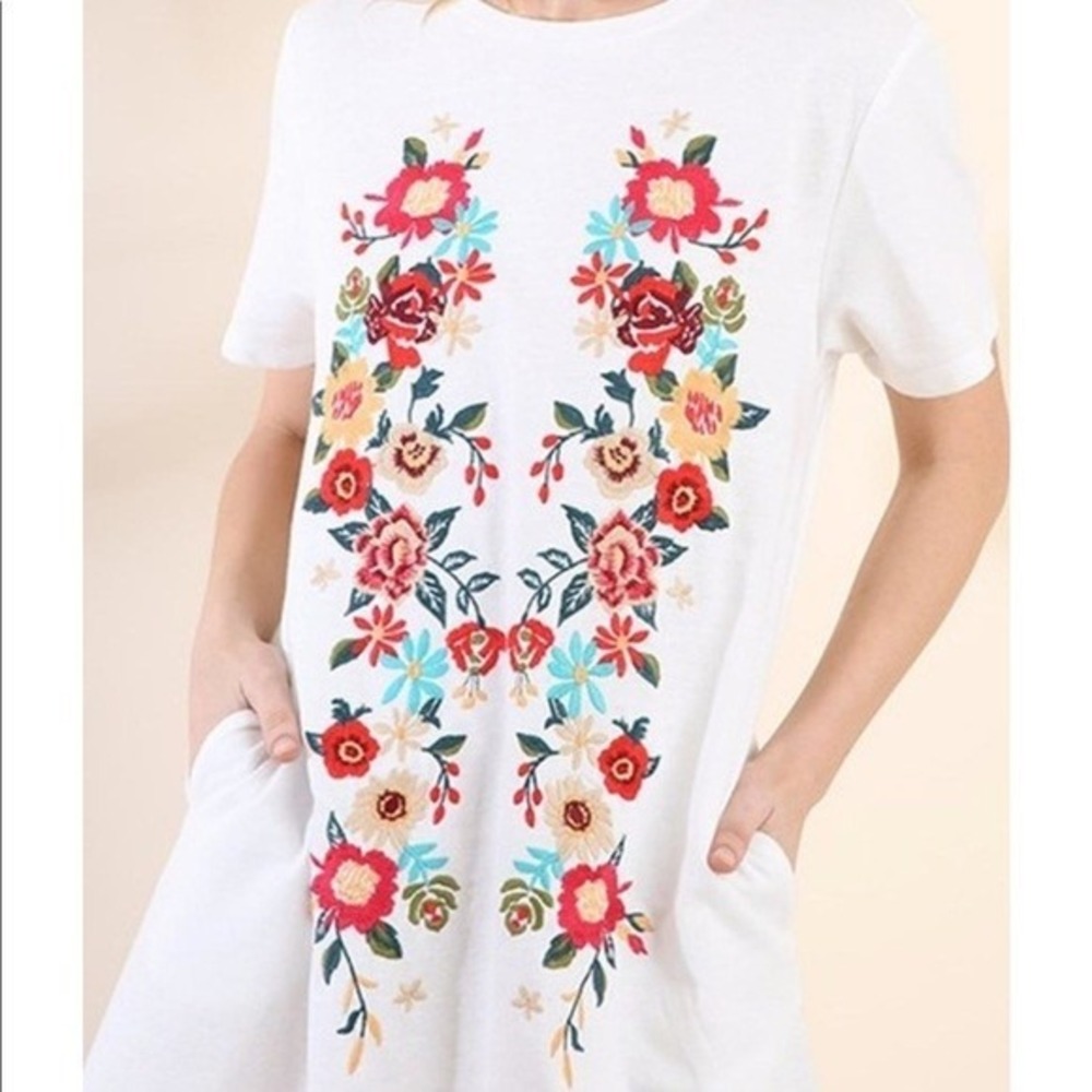 NWT PLUS S‎ Umgee white rainbow floral embroidered mini short sleeve dress